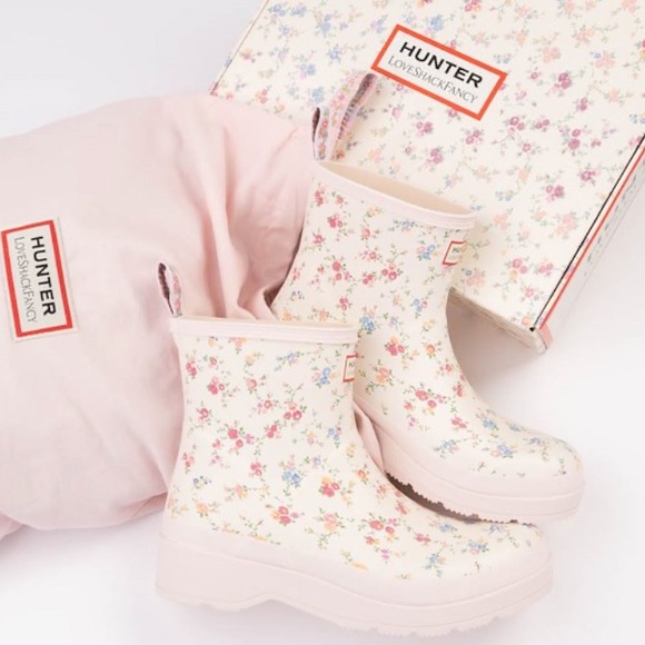 Hunter LoveShackFancy Play Short Rain Boot Sunrise Patchwork confetti bloom 8 - Picture 2 of 4